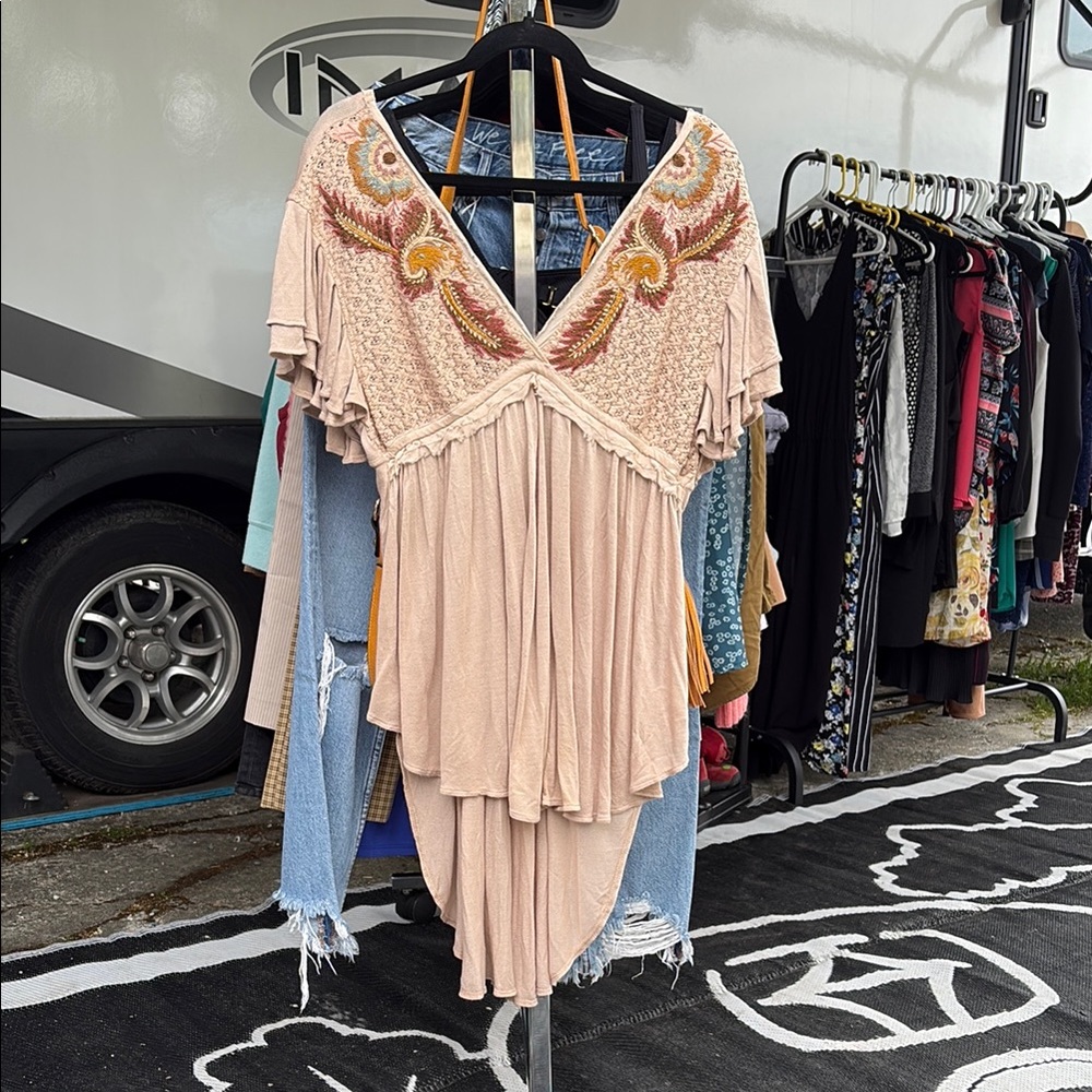 FREE PEOPLE 

Embroidered V-Neck Ruffle Top - Pink